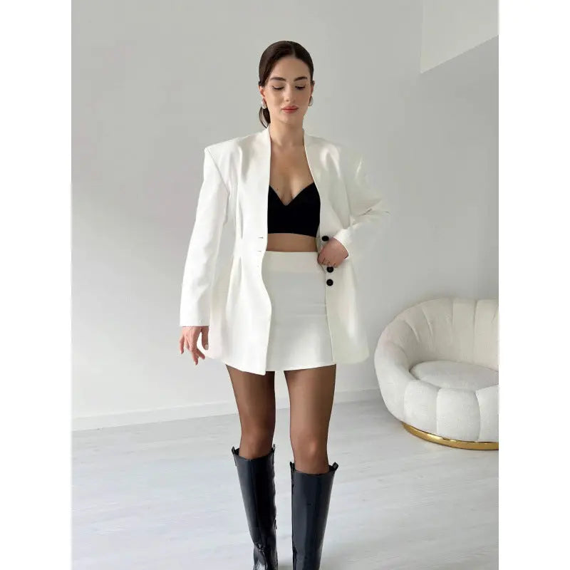 Elegantes Damen Kleid mit V-Ausschnitt & Knopfleiste – Langarm Blazer-Stil Moeller