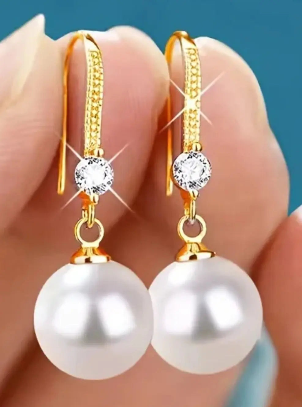 Elegante Perlen-Ohrringe in Goldoptik – Funkelnder Damen Ohrschmuck Moeller