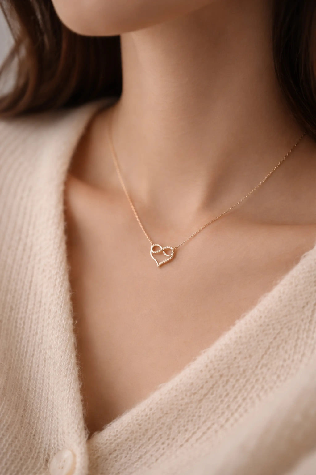 Elegante Herz-Halskette in Goldoptik – Feines Damen-Schmuckstück mit funkelndem Anhänger Moeller