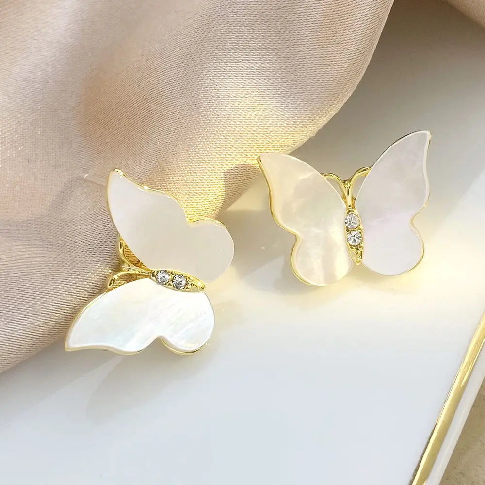 Perlmutt Schmetterling Ohrringe – Gold – Elegante Damen Ohrstecker Moeller