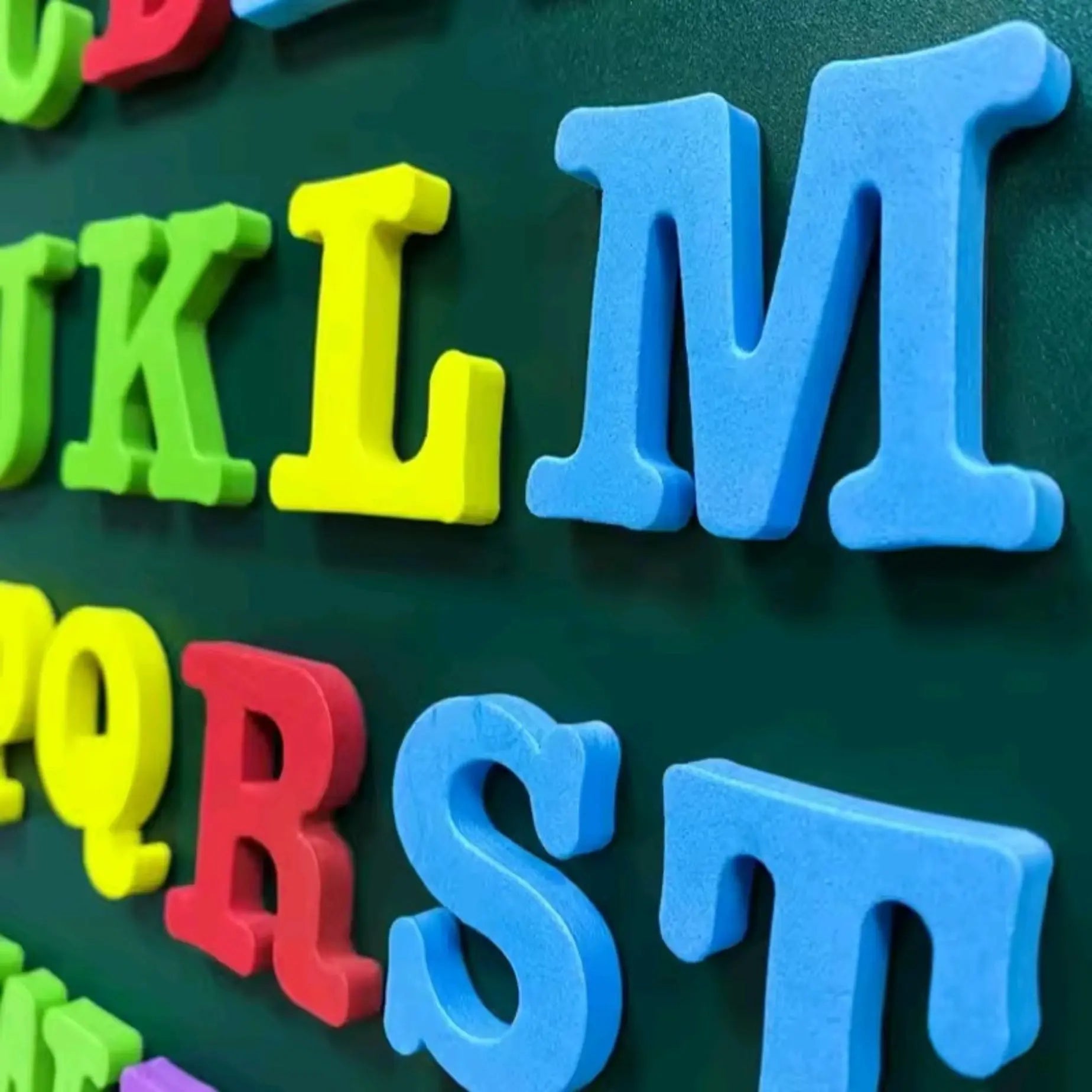 Magnetische ABC-Buchstaben für den Kühlschrank – Bunte Lernmagnete für Kinder – Alphabet A–Z Moeller