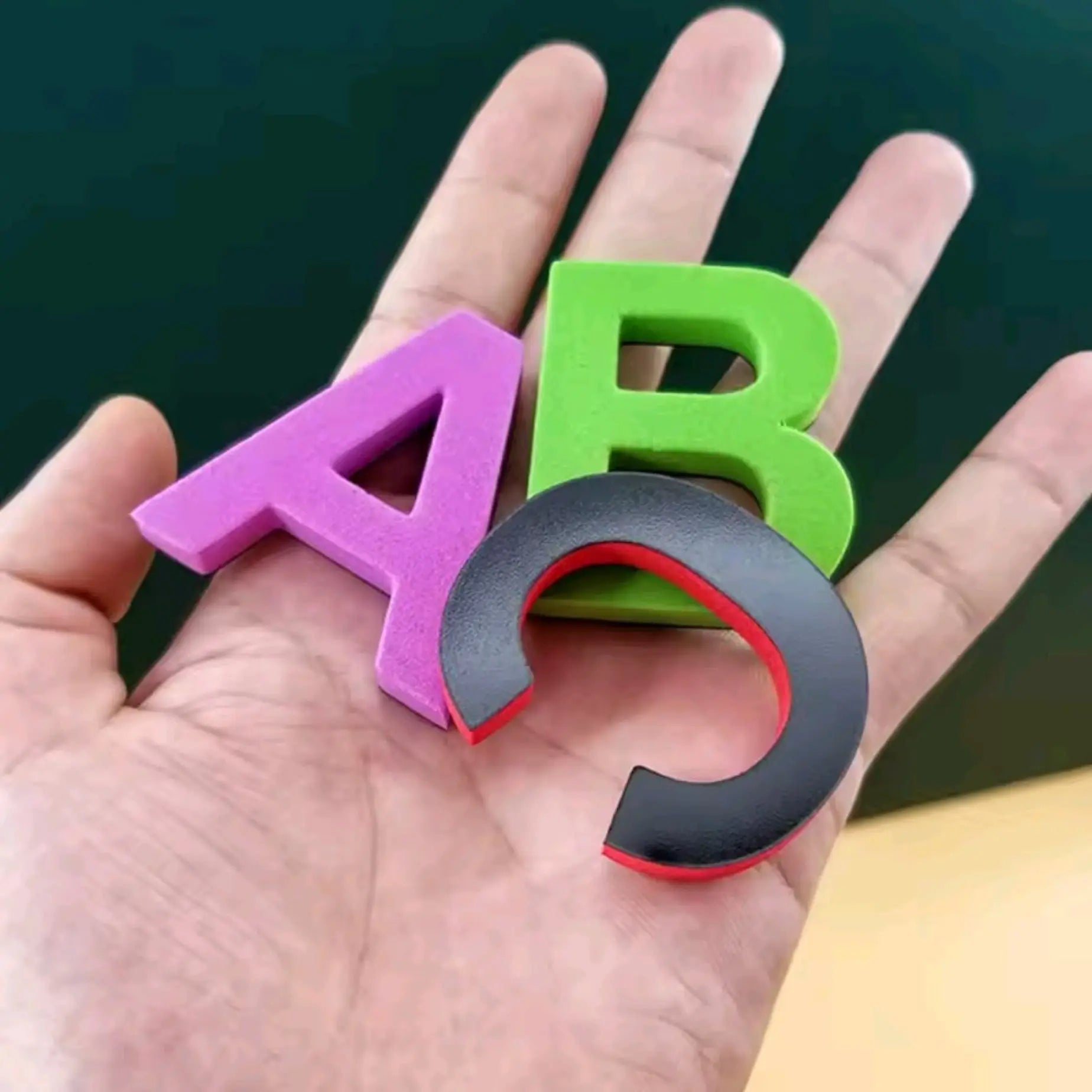 Magnetische ABC-Buchstaben für den Kühlschrank – Bunte Lernmagnete für Kinder – Alphabet A–Z Moeller