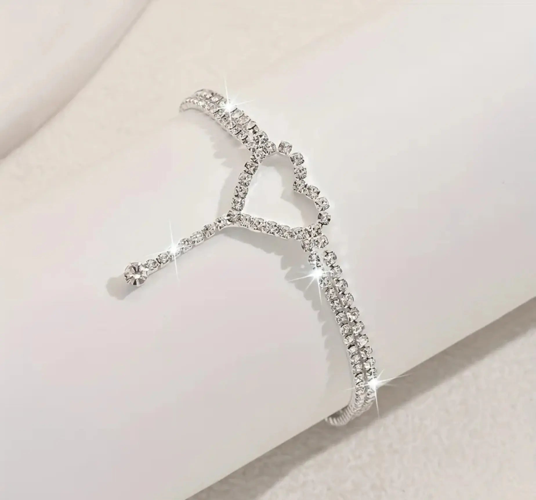 Versilberte Fußkette mit Herz & Strass – Damen Fußkettchen verstellbar Moellerzon